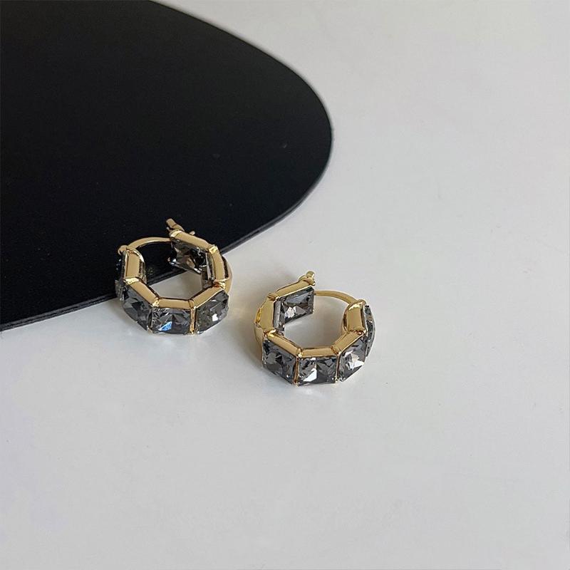 Veile Studios French Light Luxury Style Gray Glass Crystal Personalized Earrings And Sugar Cube