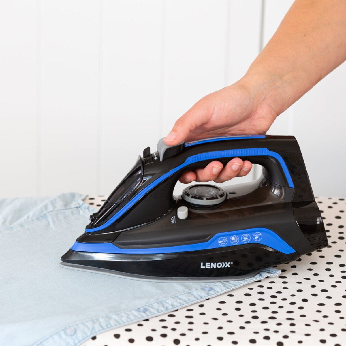 Cordless Steam Iron W/ Ceramic Soleplate 360 Degree Charging Base Self Cleaning