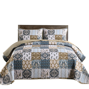 Retro Charm Queen Bedspread Set With Bold Checkered Design