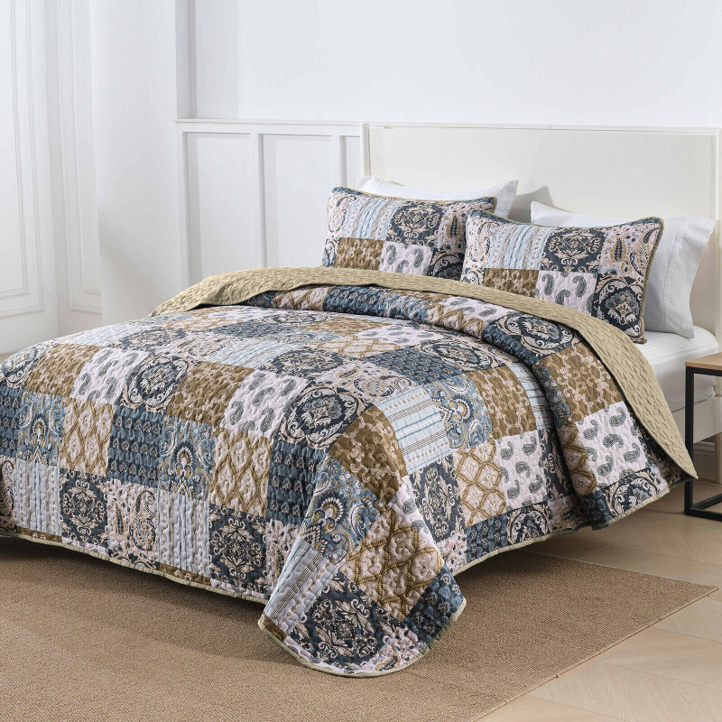 Retro Charm Queen Bedspread Set With Bold Checkered Design