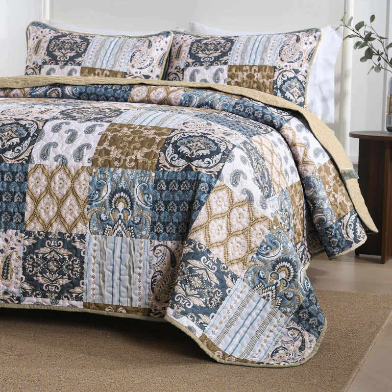 Retro Charm Queen Bedspread Set With Bold Checkered Design