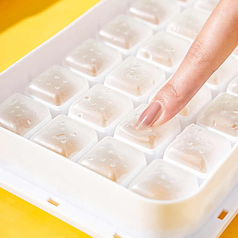 Yellow Eco Friendly Large Capacity Food Grade Ice Cube Tray With Lid