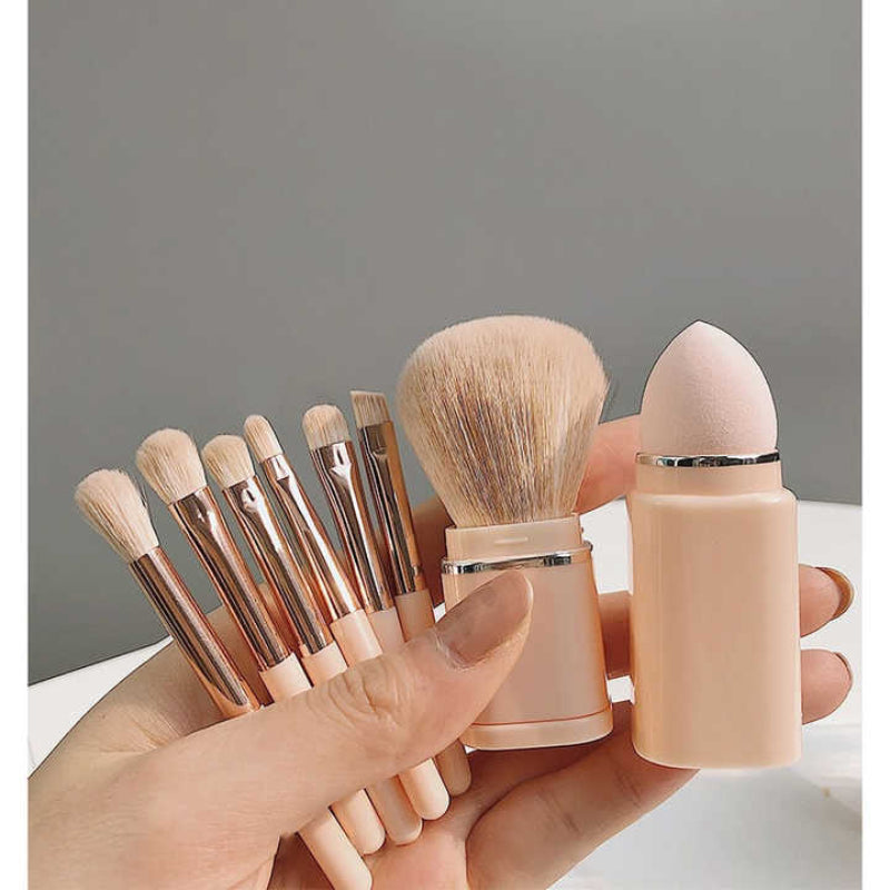 White 8 In 1 Retractable Mini Makeup Brush Set With Protective Cover Compact Design For Travel And On The Go Touchups